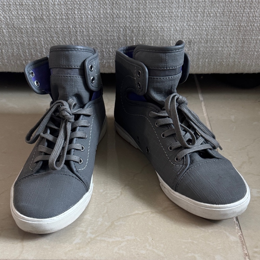VANS Gray High-Top Women’s Sneaker